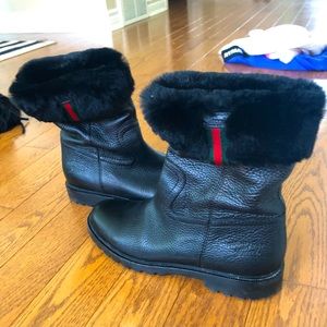 Gucci black leather boots with fur trim